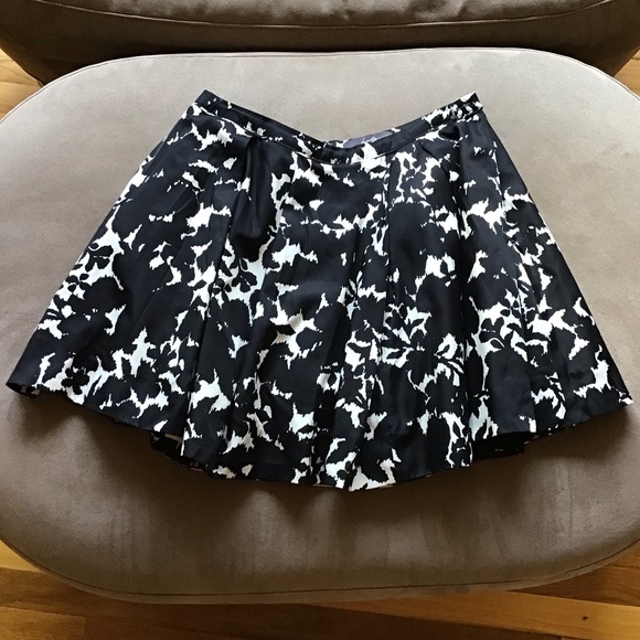 Black and White Floral Mini Skirt - Picture 1 of 6